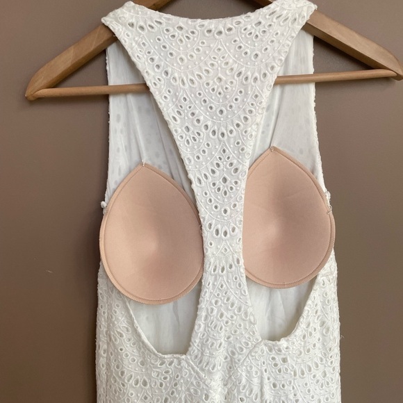 The Jetset Diaries Deep V Eyelet Maxi Dress in White Size Small - Picture 7 of 10